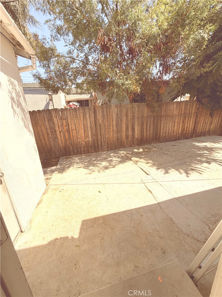https://media.crmls.org/medias/fd1422ba-5907-4bae-9de8-0ebf1864802f.jpg?preset=X-Large