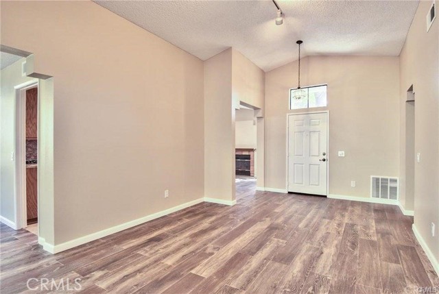 Detail Gallery Image 5 of 19 For 39739 Old Carriage Rd, Murrieta,  CA 92563 - 3 Beds | 2 Baths