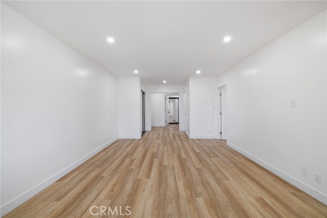 Detail Gallery Image 5 of 18 For 17000 Burbank Bld #301,  Encino,  CA 91316 - 2 Beds | 2 Baths