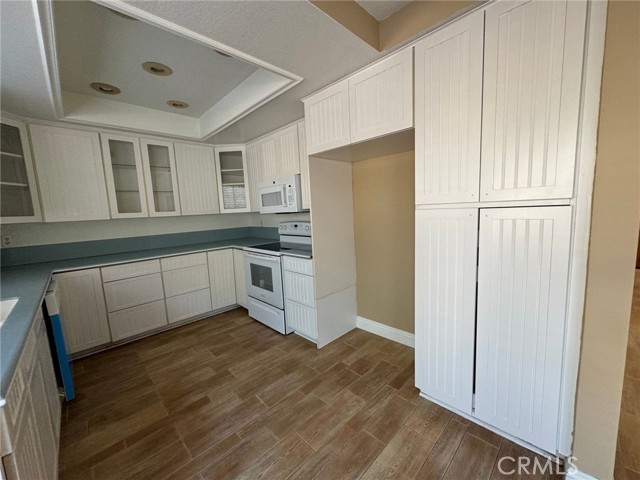 Detail Gallery Image 8 of 29 For 22066 Loch Lomond, Canyon Lake,  CA 92587 - 4 Beds | 3 Baths