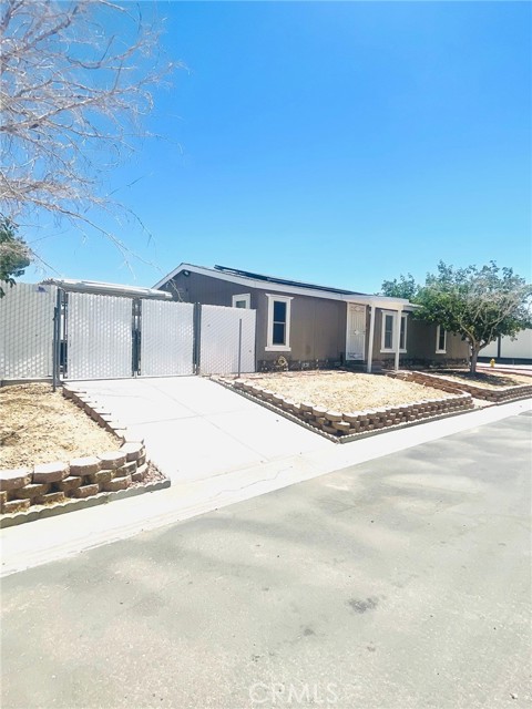 Detail Gallery Image 2 of 17 For 25030 Camino Del Sol, Barstow,  CA 92311 - 3 Beds | 2 Baths