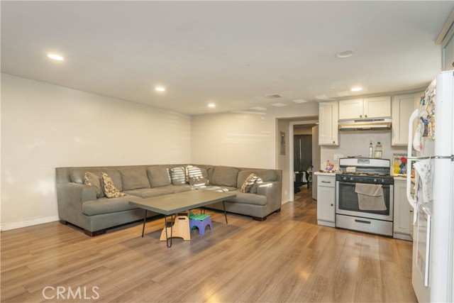 Detail Gallery Image 22 of 26 For 11936 Neenach, Sun Valley,  CA 91352 - 6 Beds | 3 Baths