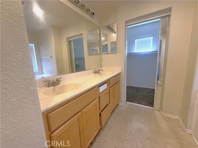 Detail Gallery Image 20 of 24 For 45572 Robinson Dr, Lancaster,  CA 93535 - 5 Beds | 3 Baths