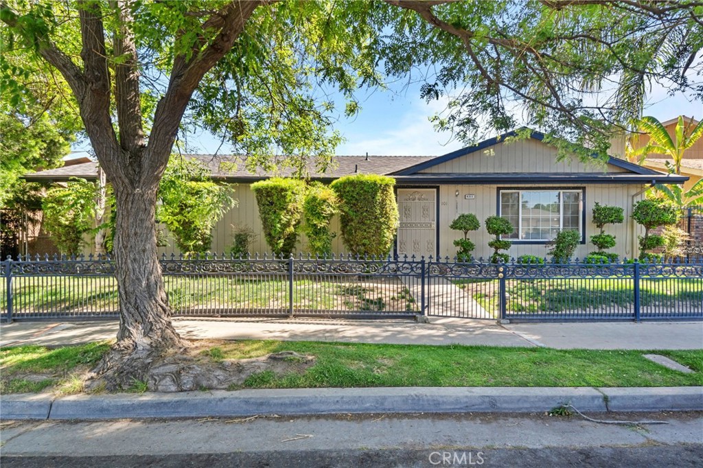 4311 N Emerson Avenue