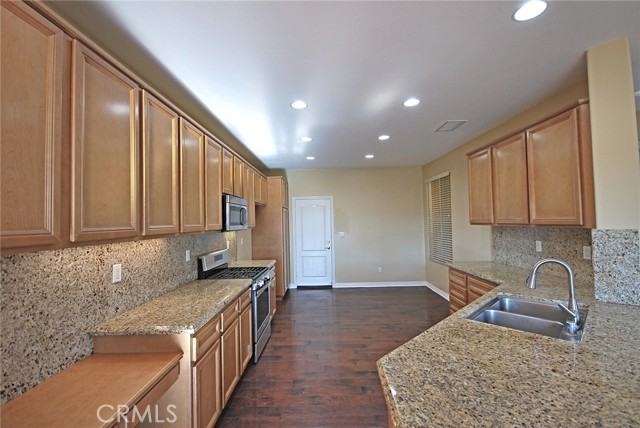 Detail Gallery Image 5 of 21 For 25550 via Ventana, Valencia,  CA 91381 - 3 Beds | 3 Baths