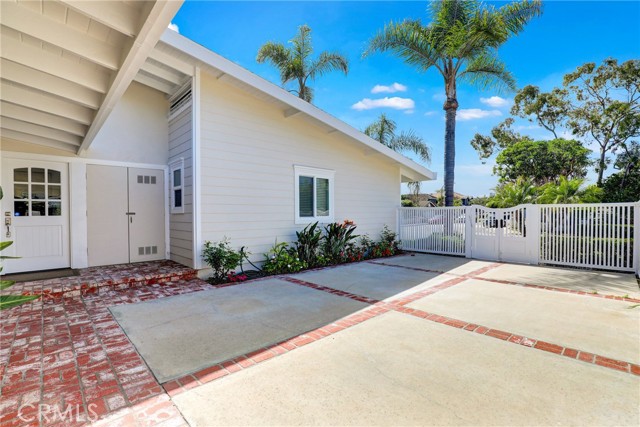 Detail Gallery Image 3 of 48 For 1112 Westcliff Dr, Newport Beach,  CA 92660 - 4 Beds | 4 Baths