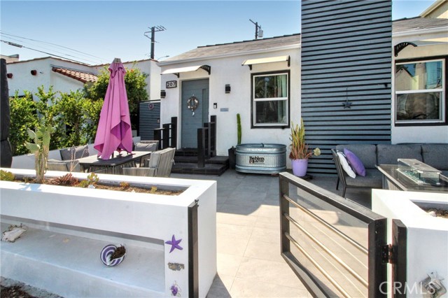 207 Santa Ana Avenue, Long Beach CA: https://media.crmls.org/medias/fd174c11-4a68-403a-a4a9-8c927304cd99.jpg