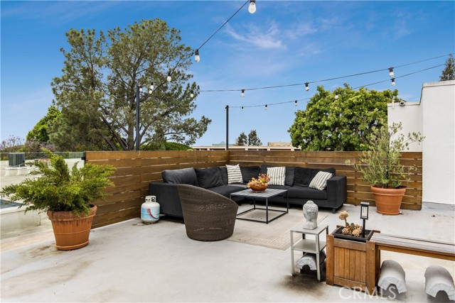 Detail Gallery Image 16 of 18 For 1010 N Kings Rd #106,  West Hollywood,  CA 90069 - 2 Beds | 3 Baths