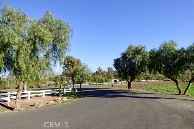 23685 Tapatia Road, Homeland CA: https://media.crmls.org/medias/fd1801a3-1e23-416e-9db8-e7c986e9d342.jpg