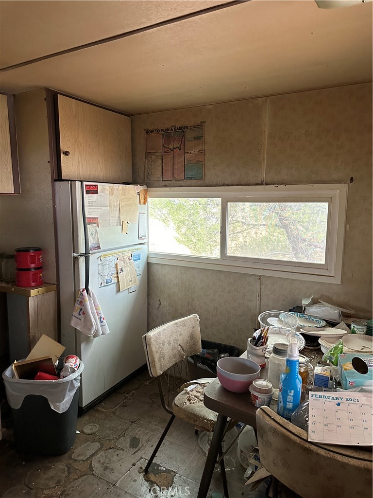 https://media.crmls.org/medias/fd1838a7-88d5-4ead-a483-49b5c7a97e35.jpg?preset=X-Large