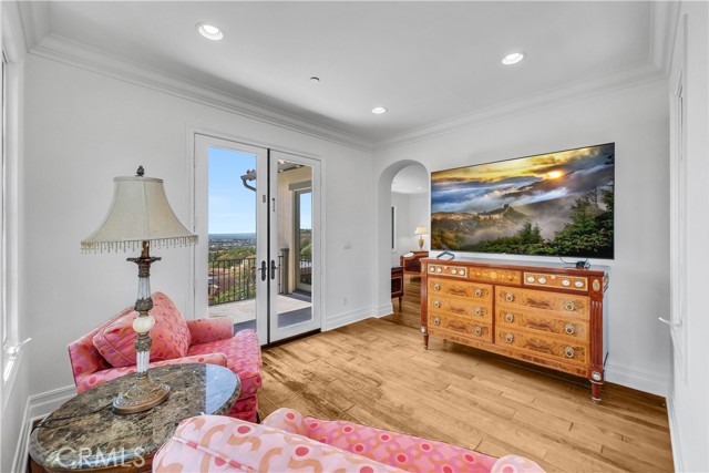 25 Village Way, Irvine CA: https://media.crmls.org/medias/fd18b5f8-d5b0-41a3-bf4f-42d624693961.jpg