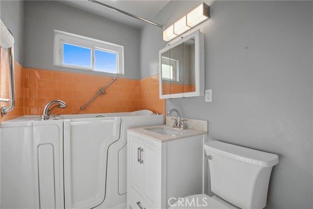 Detail Gallery Image 16 of 36 For 2202 W 153rd St, Compton,  CA 90220 - 4 Beds | 2/1 Baths