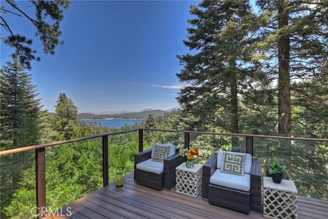 Detail Gallery Image 1 of 69 For 733 Crest Estates Dr, Lake Arrowhead,  CA 92352 - 5 Beds | 3/1 Baths