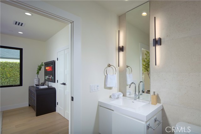 Detail Gallery Image 20 of 31 For 1312 Dover Drive, Newport Beach,  CA 92660 - 4 Beds | 4 Baths