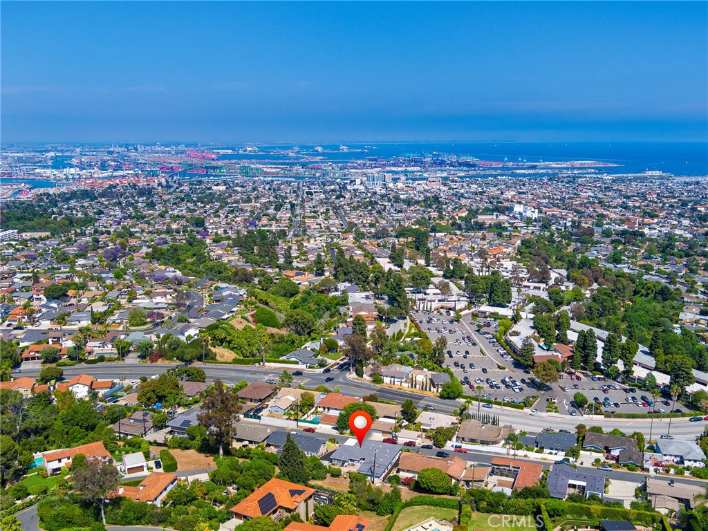 https://media.crmls.org/medias/fd19bb8d-14ba-491c-b88d-610659dbadd3.jpg?preset=X-Large
