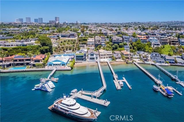 2209 Bayside Drive, Corona del Mar CA: https://media.crmls.org/medias/fd1a261c-9758-4d91-bc58-a54e5dc5614e.jpg