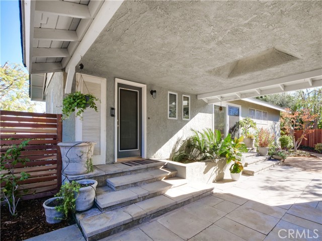 Side yard entry to kitchen from garage