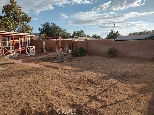 7870 Hopi Trail, Yucca Valley CA: https://media.crmls.org/medias/fd1af8d6-ffd7-4d9a-bb84-9e1160ed7dc7.jpg