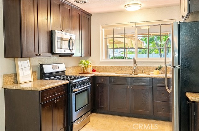 19945 Labrador Street, Chatsworth CA: https://media.crmls.org/medias/fd1b2920-8f16-4e24-af5b-7680c217097b.jpg