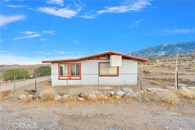 Detail Gallery Image 4 of 31 For 32623 Powerline Rd, Lucerne Valley,  CA 92356 - 2 Beds | 1 Baths