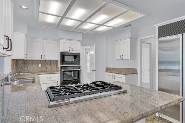 Detail Gallery Image 16 of 44 For 9484 N Woodmont Dr, Fresno,  CA 93720 - 4 Beds | 3 Baths