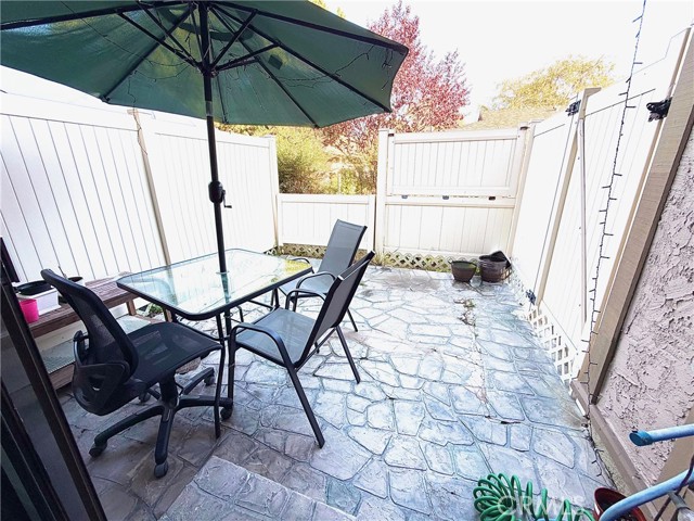 Detail Gallery Image 6 of 7 For 28615 Conejo View Dr, Agoura Hills,  CA 91301 - 2 Beds | 2 Baths