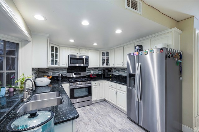 12279 Westcliff Drive, Stanton CA: https://media.crmls.org/medias/fd1d5c97-c499-41d5-8f0e-66f8e22617d1.jpg