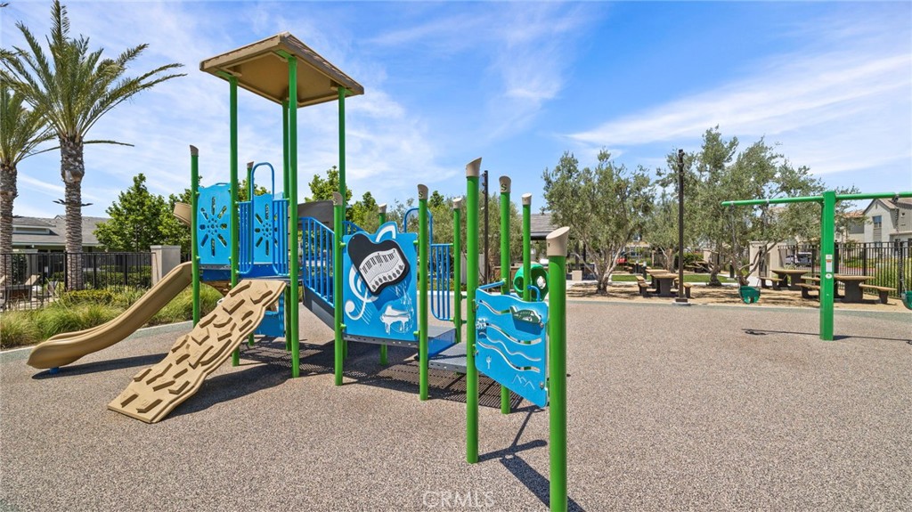 https://media.crmls.org/medias/fd1dbd3a-8ba2-41da-8f4c-d8d54dff43f9.jpg?preset=X-Large