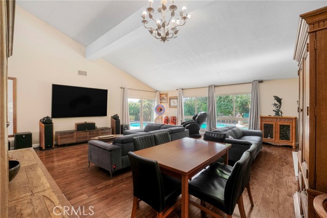 2292 Hillsbury Road, Westlake Village CA: https://media.crmls.org/medias/fd1e1ec3-cff4-4347-99e2-c44db18ff00a.jpg