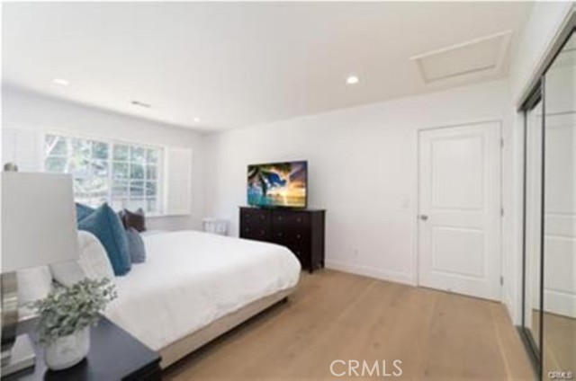 5840 White Oak Avenue, Encino CA: https://media.crmls.org/medias/fd1f985b-2711-4cb3-82a2-d8f5f8d29a06.jpg