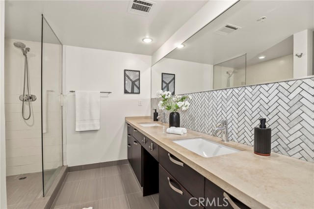 Detail Gallery Image 30 of 43 For 4005 Monroe St #8,  Los Angeles,  CA 90029 - 2 Beds | 2/1 Baths