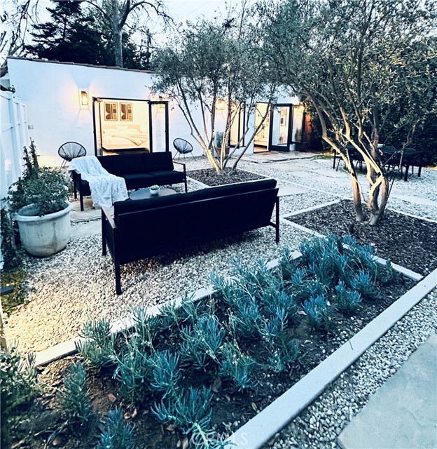 5437 Ventura Canyon Avenue, Sherman Oaks CA: https://media.crmls.org/medias/fd20e5c6-aac3-4c4f-a162-edfea5e78e38.jpg
