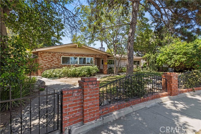 Detail Gallery Image 3 of 47 For 11329 Mclennan Ave, Granada Hills,  CA 91344 - 7 Beds | 2 Baths
