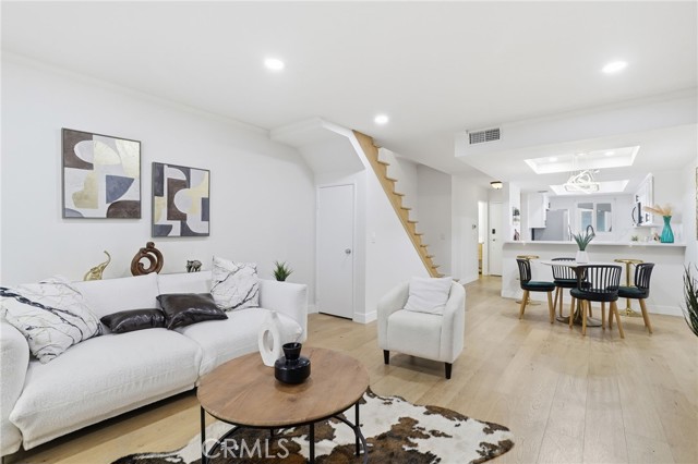 Detail Gallery Image 4 of 33 For 11119 Camarillo #104,  North Hollywood,  CA 91602 - 2 Beds | 2/1 Baths