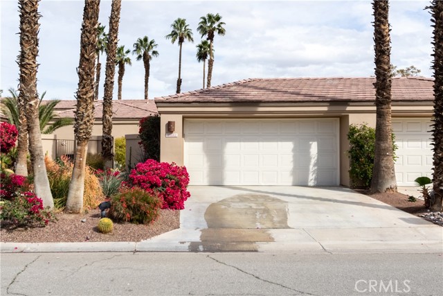 Detail Gallery Image 2 of 28 For 39082 Gladiolus Ln, Palm Desert,  CA 92211 - 2 Beds | 2 Baths