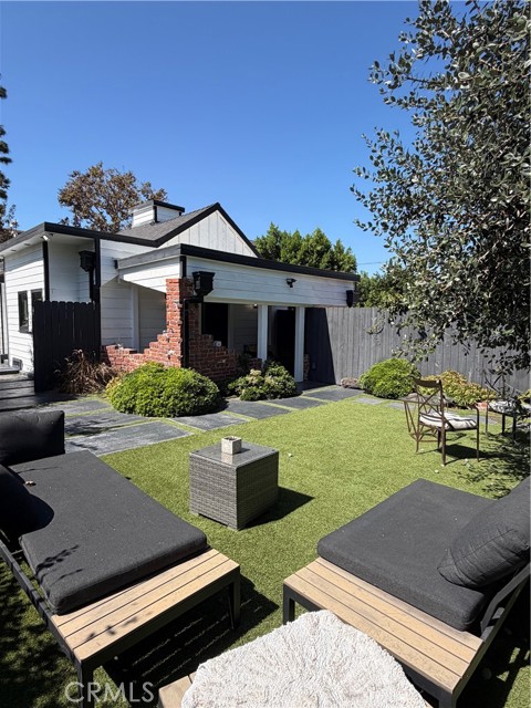 11525 Moorpark Street photo 22