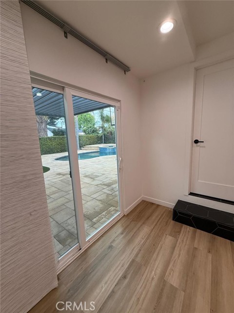 22539 Dolorosa Street, Woodland Hills CA: https://media.crmls.org/medias/fd247378-aa83-47ad-9bed-d9ec0d2c3f85.jpg