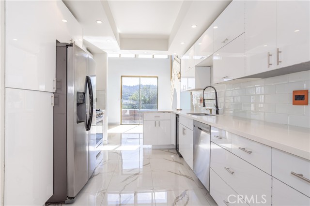 Detail Gallery Image 4 of 46 For 13331 Moorpark St #319,  Sherman Oaks,  CA 91423 - 2 Beds | 2 Baths