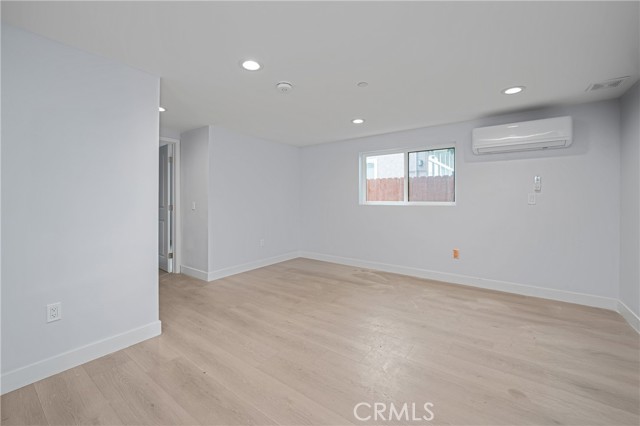 3301 Obama Boulevard, Los Angeles CA: https://media.crmls.org/medias/fd24c9d6-98d5-4ebc-9f3d-f1b93434bf9c.jpg