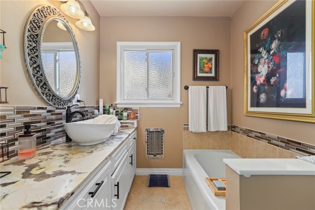 Detail Gallery Image 9 of 35 For 11900 Covello St, North Hollywood,  CA 91605 - 2 Beds | 2 Baths