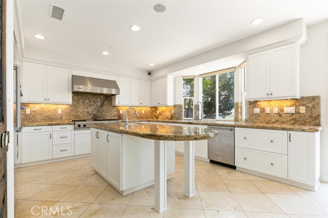 Detail Gallery Image 15 of 56 For 21 Vista Sole St, Dana Point,  CA 92629 - 4 Beds | 3/1 Baths