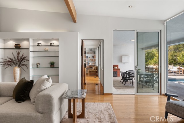 Detail Gallery Image 18 of 42 For 3511 Stonehill Pl, Sherman Oaks,  CA 91423 - 5 Beds | 3 Baths