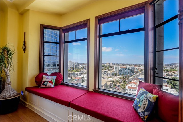 Detail Gallery Image 5 of 33 For 800 E Ocean Bld #1010,  Long Beach,  CA 90802 - 1 Beds | 1 Baths