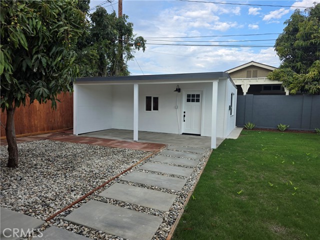 Detail Gallery Image 3 of 3 For 1205 English St, Santa Ana,  CA 92703 - 3 Beds | 2 Baths