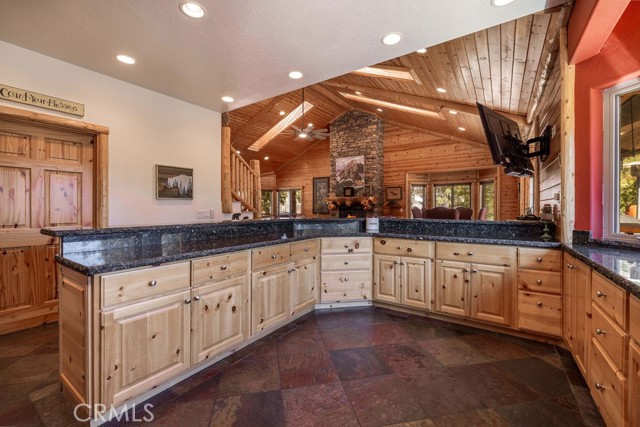 Detail Gallery Image 18 of 67 For 1046 Heritage, Big Bear City,  CA 92314 - 5 Beds | 4/1 Baths