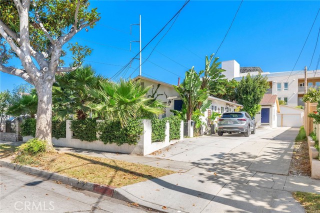 239 W Hillcrest Boulevard, Inglewood CA: https://media.crmls.org/medias/fd2a65bd-fef4-478f-aaec-20864d66d248.jpg
