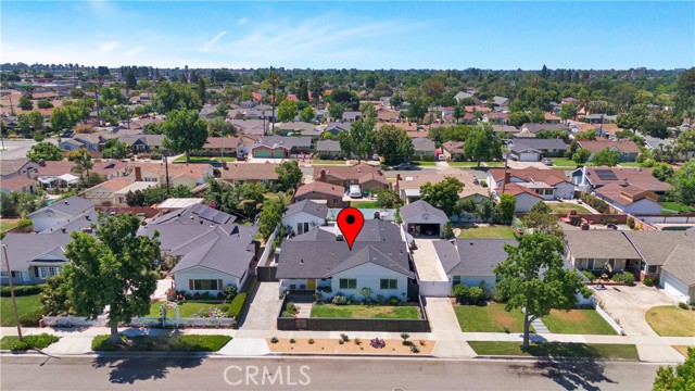 1402 E Rose Avenue, Orange CA: https://media.crmls.org/medias/fd2acc23-8f54-4b88-b219-2ef192f057d5.jpg