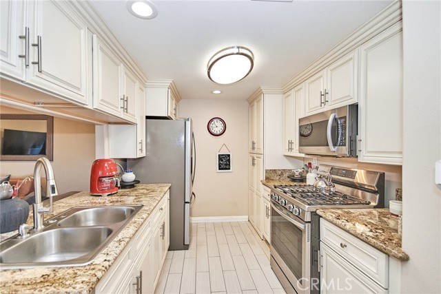 Detail Gallery Image 8 of 39 For 1207 N Kraemer Bld #4,  Placentia,  CA 92870 - 2 Beds | 1 Baths