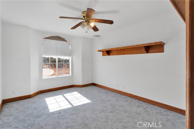 8381 White Road, Phelan CA: https://media.crmls.org/medias/fd2c0ee8-5f66-46fa-95f1-b0b132747dac.jpg