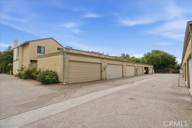 9605 Sepulveda Boulevard, North Hills CA: https://media.crmls.org/medias/fd2c4af3-f978-45c8-ac85-0281f687940d.jpg